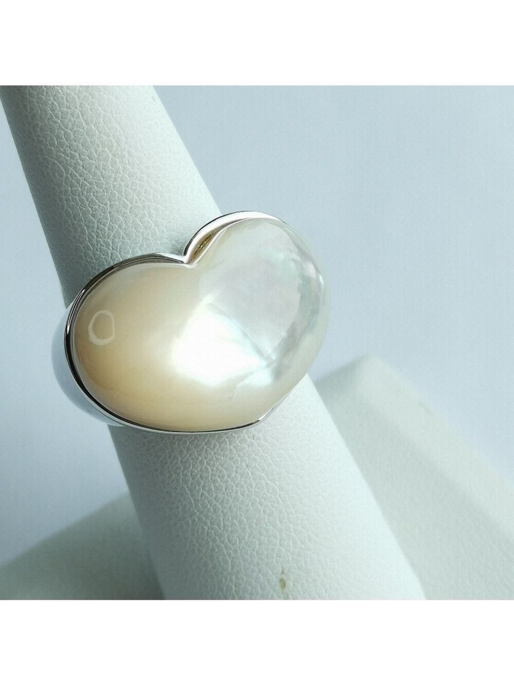 Mother of Pearl ring dome heart ring size 8 🆕
